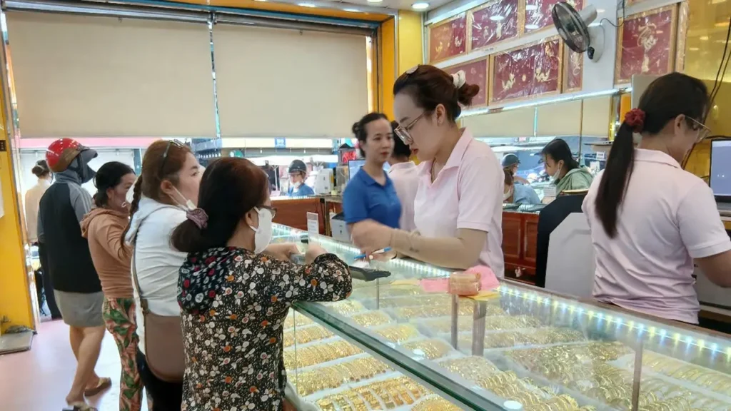 تغيرات أسعار الذهب لدى شركات SJC وDOJI وBTMC وPNJ والأسواق العالمية